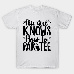 This Girl Knows How To Par Tee Funny Party Golf Golfer product T-Shirt